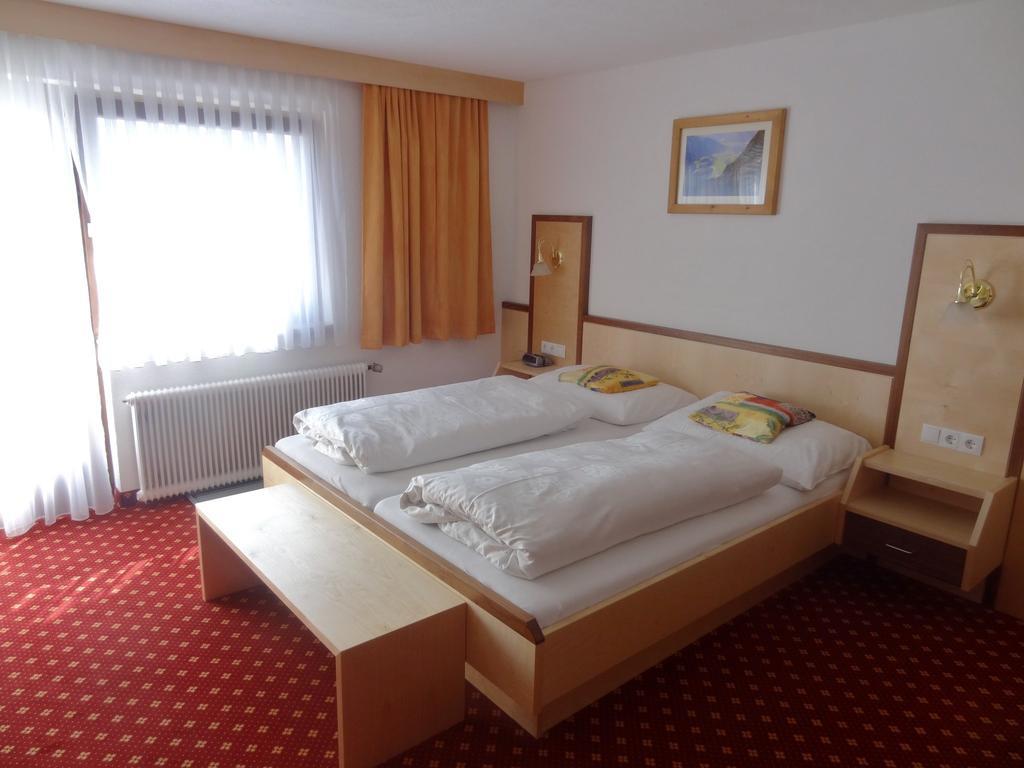 Pension Schoepf Arzl im Pitztal Room photo